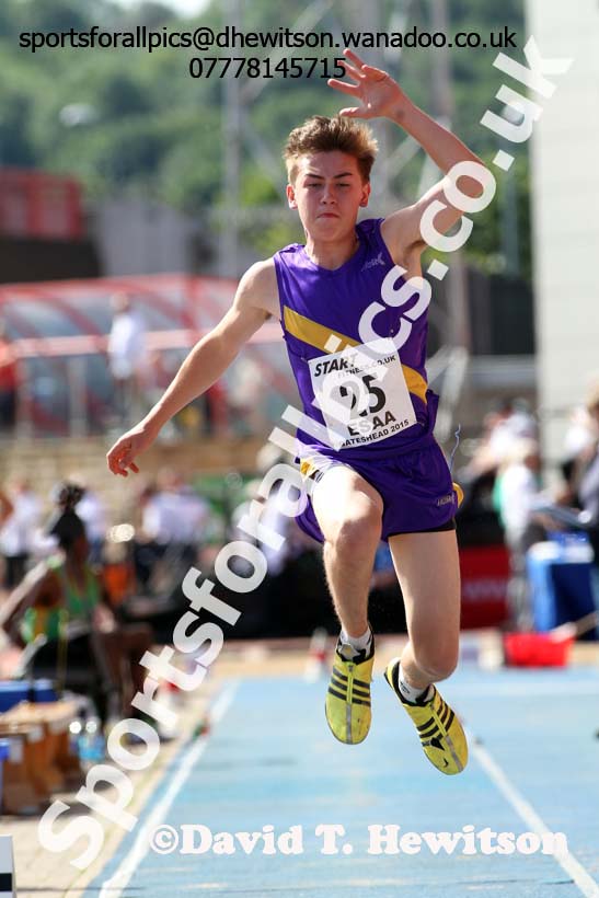 Junior boys triple jump, 2015 English Schools Track and Field Champs., Gateshead Stadium. Photo: David T. Hewitson/Sports for All Pics